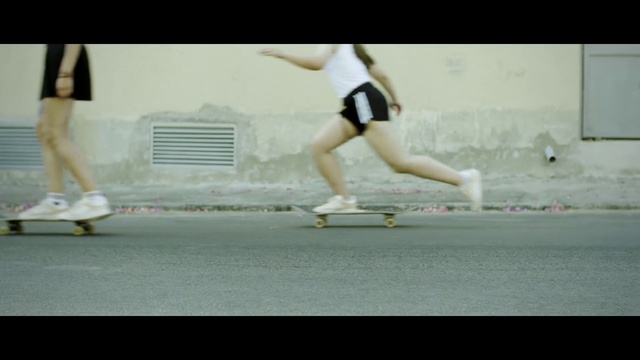 Video Reference: Skateboard, Skateboarding Equipment, Leg, Footwear, Snapshot, Recreation, Sports equipment, Human leg, Longboard, Sports