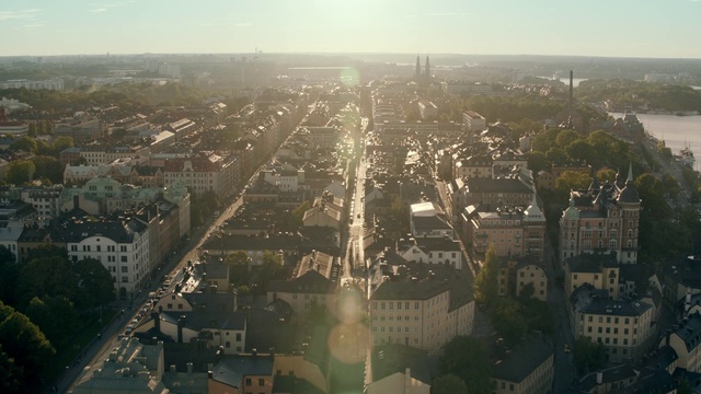 Video Reference: Aerial photography, Metropolitan area, Birds-eye view, Urban area, Cityscape, City, Metropolis, Suburb, Atmospheric phenomenon, Human settlement