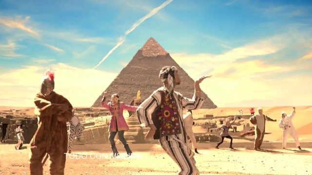 Video Reference: pyramid, tourism, landscape, sky, monument, sand, sahara, desert, Person