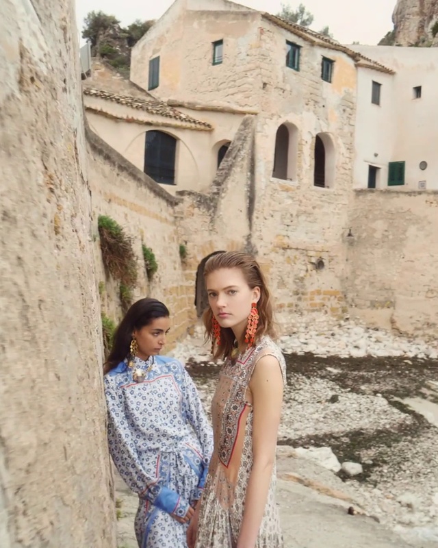Video Reference: Photograph, People, Town, Tourism, Vacation, Summer, Architecture, Photography, Travel, Fawn, Person