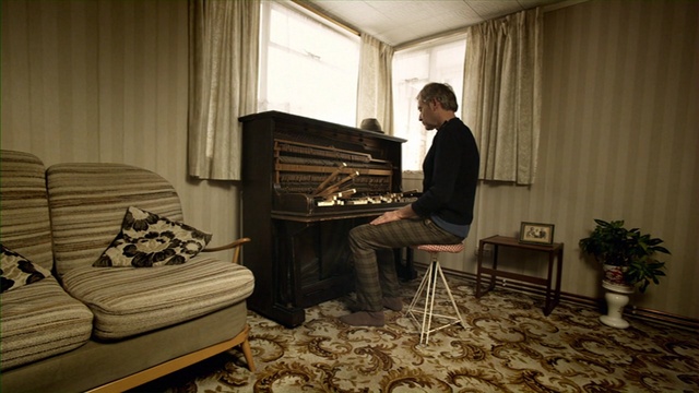 Video Reference: piano, keyboard, pianist, flooring