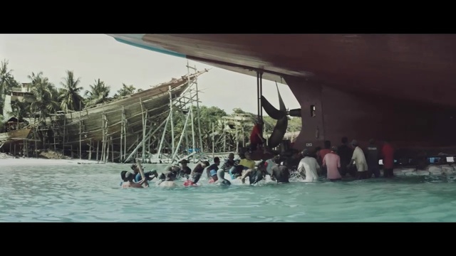 Video Reference: Water, Leisure, Fun, Recreation, Boating, Vacation, Tourism, Water park, Vehicle, Crowd