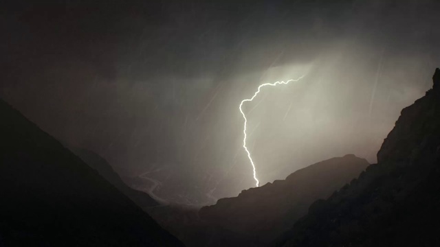 Video Reference: Thunderstorm, Sky, Thunder, Lightning, Cloud, Atmospheric phenomenon, Atmosphere, Storm, Geological phenomenon, Landscape