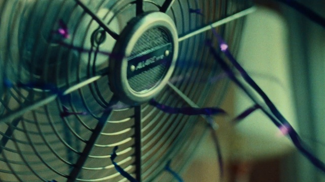 Video Reference: Purple, Rim, Spoke, Mechanical fan, Electric blue, Circle, Symmetry, Pattern, Bicycle part, Auto part