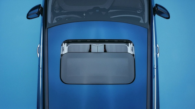 Video Reference: Vehicle, Automotive lighting, Grille, Hood, Car, Azure, Motor vehicle, Automotive design, Trunk, Bumper