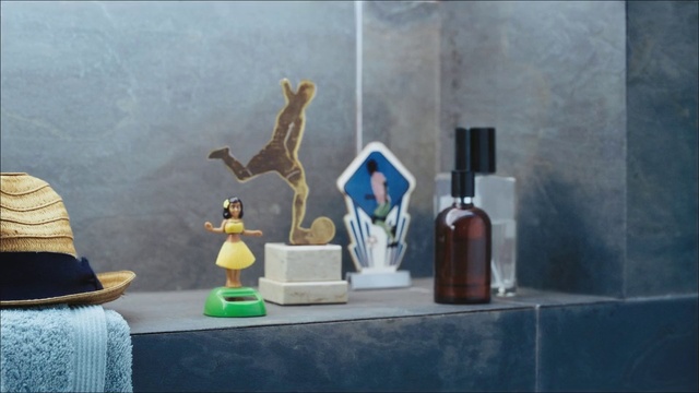 Video Reference: Shelf, Still life, Table, Room, Still life photography, Furniture, Interior design, Visual arts, Painting, Shelving, Person