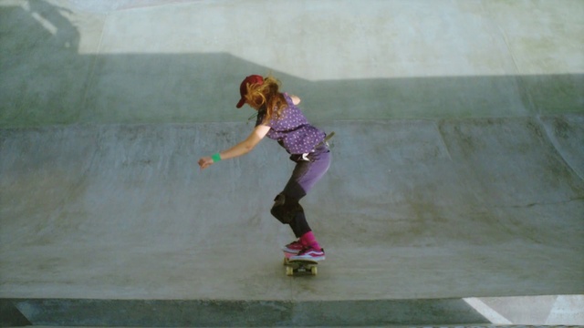 Video Reference: Footwear, Sports equipment, Recreation, Roller skating, Roller skates, Fun, Skating, Skateboarding Equipment, Sports, Roller sport