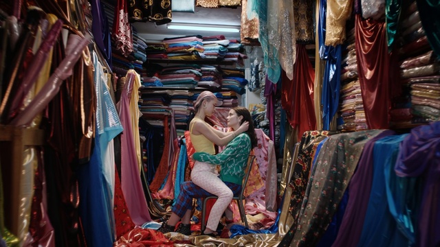 Video Reference: public space, marketplace, bazaar, market, textile, city, shopping, shopkeeper