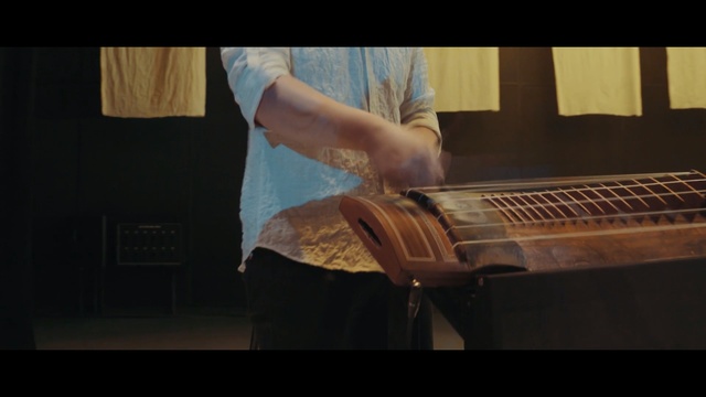 Video Reference: musical instrument, string instrument, string instrument, plucked string instruments, folk instrument, string instrument accessory, traditional chinese musical instruments, musical instrument accessory, slide guitar, acoustic guitar