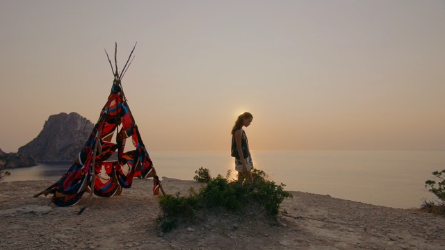 Video Reference: Sky, Morning, Tree, Landscape, Photography, Horizon, Sea, Plant, Tourism, Leisure