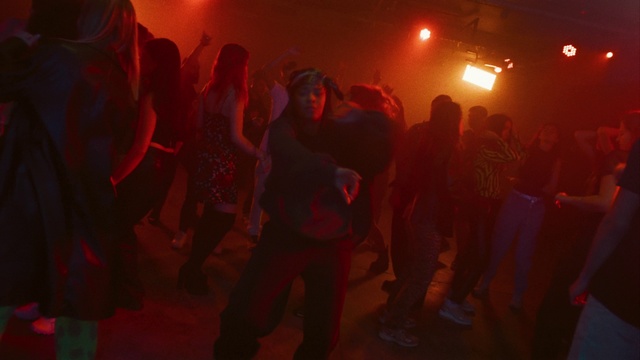 Video Reference: Entertainment, Magenta, Fun, Performing arts, Event, Crowd, Music, Music venue, Dance, Leisure