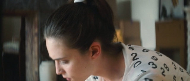 Video Reference: hair, hairstyle, forehead, girl, black hair, neck, long hair, Person