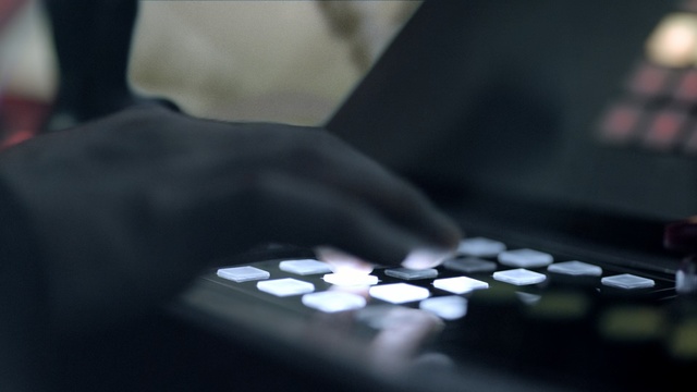 Video Reference: Light, Hand, Photography, Technology, Games, Electronic device, Finger