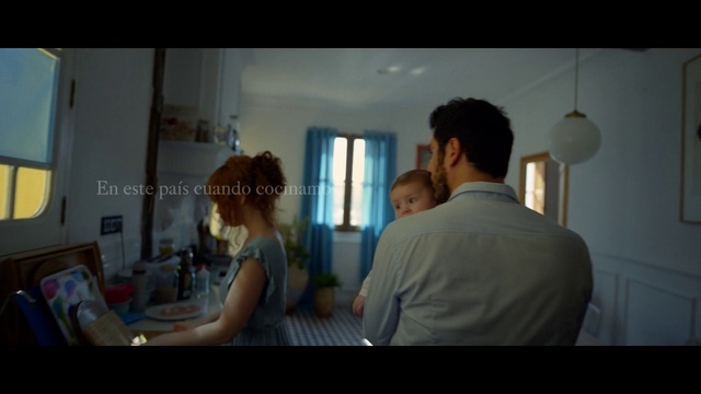 Video Reference: Hairstyle, Flash photography, Gesture, Window, Interaction, Happy, Event, Fun, Conversation, T-shirt