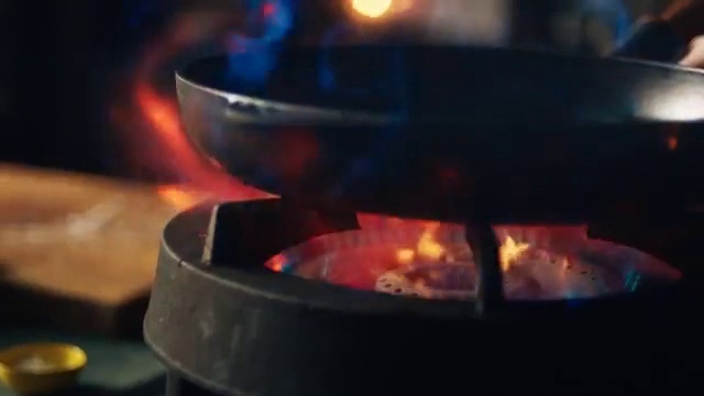 Video Reference: Flame, Fire, Heat, Cookware and bakeware, Gas, Charcoal, Food, Stove, Dish, Feuerzangenbowle