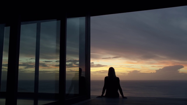 Video Reference: Sky, Water, Sea, Horizon, Sunset, Cloud, Morning, Calm, Sunrise, Evening