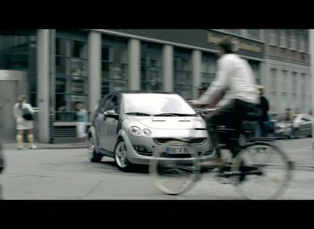 Video Reference: Land vehicle, Vehicle, Car, City car, Mode of transport, Hatchback, Automotive design, Street, Subcompact car, Supermini