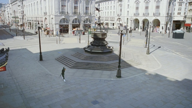 Video Reference: town square, public space, plaza, road surface, walkway, building, monument, city, pedestrian, facade
