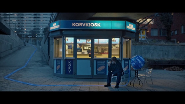 Video Reference: Mode of transport, Transport, Metropolitan area, Snapshot, Public transport, Architecture, Metropolis, Photography, Advertising, Bus, Person
