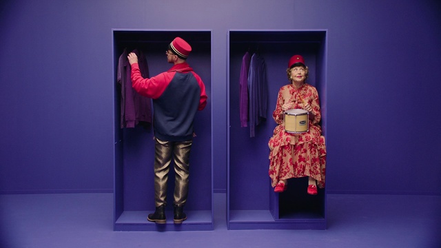 Video Reference: Performance, Performing arts, Fashion, heater, Stage, Event, Theatrical property, Drama, Art, Magenta