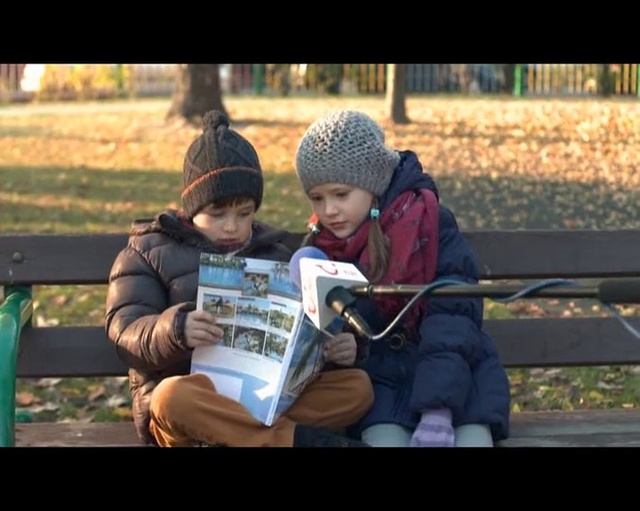 Video Reference: Sitting, Reading, Snapshot, Child, Leaf, Tree, Fun, Photography, Adaptation, Play
