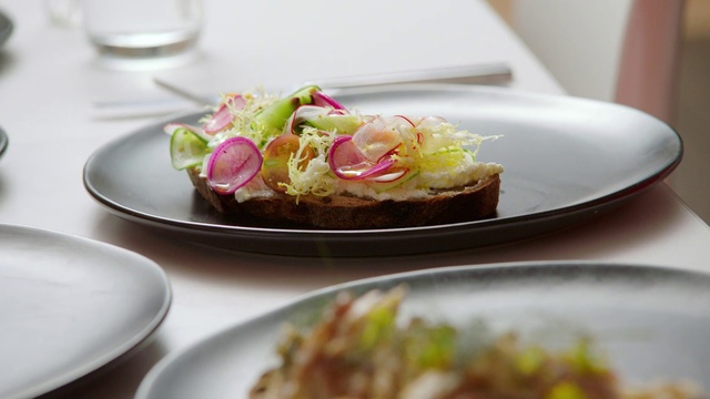 Video Reference: Dish, Food, Cuisine, Ingredient, Produce, Salad, Recipe, À la carte food, Vegetarian food, Breakfast