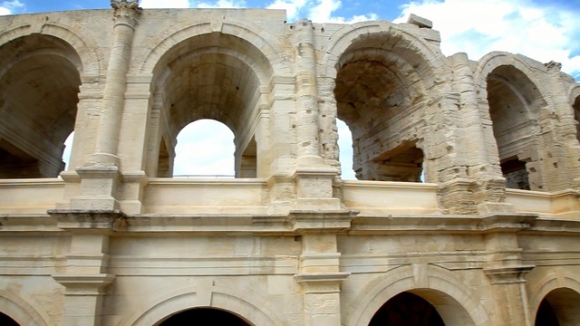 Video Reference: Arch, Classical architecture, Architecture, Arcade, Landmark, Historic site, Medieval architecture, Building, Triumphal arch, Ancient roman architecture