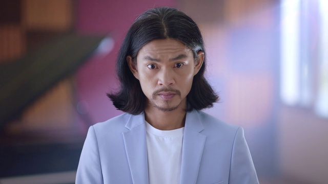 Video Reference: Face, Forehead, Black hair, White-collar worker