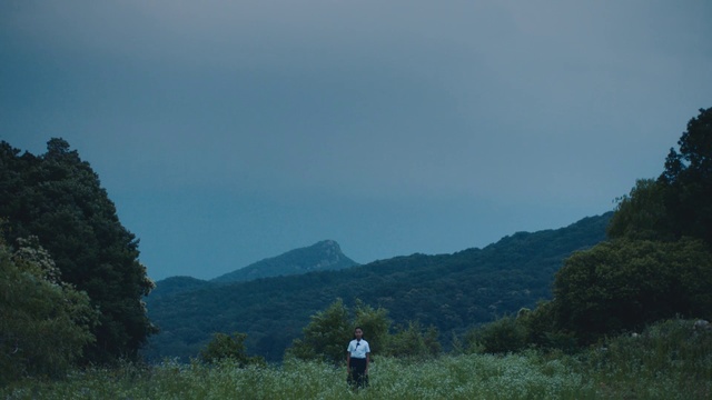 Video Reference: Sky, Hill station, Mountainous landforms, Vegetation, Green, Highland, Atmospheric phenomenon, Mountain, Hill, Wilderness