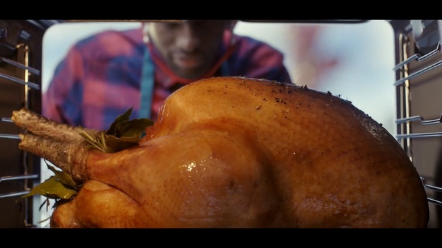 Video Reference: roasting, hendl, turkey, roast goose, turkey meat, meat carving, thanksgiving dinner, lechon, animal source foods, lechona