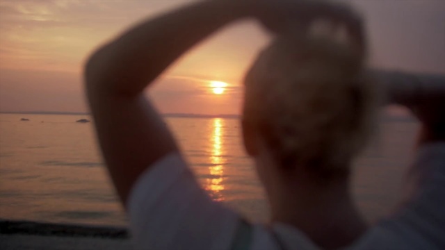 Video Reference: Hair, Light, Sky, Morning, Sunlight, Water, Reflection, Photography, Cloud, Hand