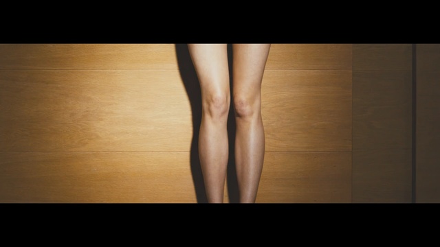 Video Reference: human leg, leg, joint, thigh, tights, standing, knee, calf, arm, human body