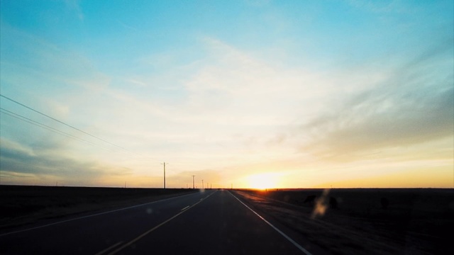 Video Reference: Sky, Road, Horizon, Highway, Cloud, Atmospheric phenomenon, Morning, Daytime, Natural landscape, Asphalt