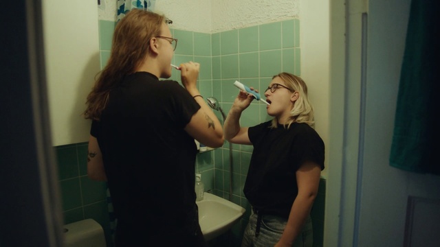 Video Reference: Hair, Hairstyle, Fun, Room, Shoulder, Mouth, Long hair, Jaw, Photography, Eyelash