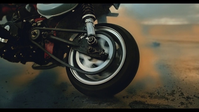 Video Reference: Tire, Automotive tire, Wheel, Vehicle, Alloy wheel, Auto part, Spoke, Motor vehicle, Rim, Automotive design