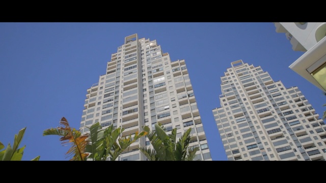 Video Reference: metropolitan area, skyscraper, landmark, daytime, metropolis, urban area, tower block, sky, building, condominium, Person