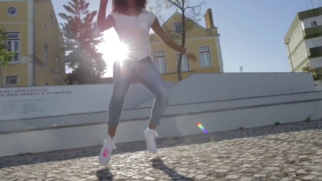 Video Reference: White, Light, Leg, Footwear, Beauty, Snapshot, Fashion, Joint, Shoe, Leggings