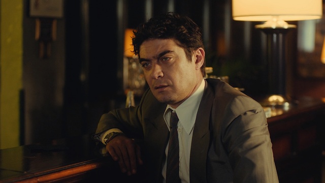 Video Reference: Gentleman, Suit, White-collar worker, Pleased, Actor