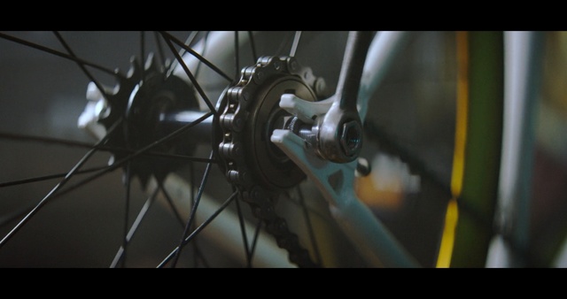 Video Reference: road bicycle, bicycle, bicycle wheel, wheel, bicycle frame, spoke, bicycle part, rim, tire, vehicle