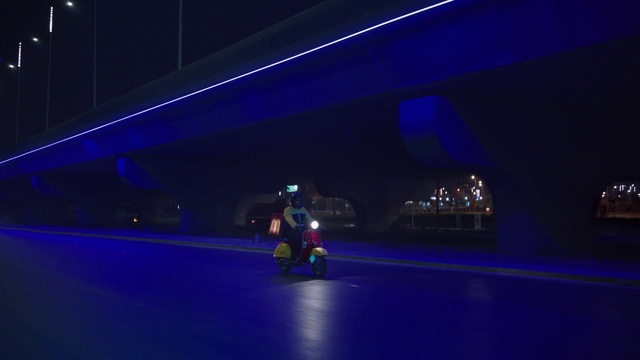 Video Reference: Blue, Light, Lighting, Purple, Performance, Electric blue, Stage, Room, Night, Neon