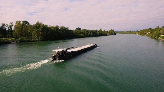 Video Reference: Water, Sky, Cloud, Boat, Vehicle, Watercraft, Lake, Coastal and oceanic landforms, Watercourse, Fluvial landforms of streams