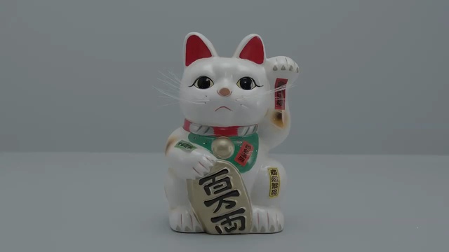 Video Reference: White, Cat, Toy, Felidae, Figurine, Small to medium-sized cats, Tail, Carmine, Whiskers