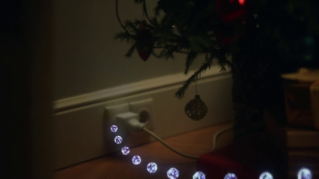 Video Reference: Light, Lighting, Electronics, Darkness, Audio equipment, Technology, Games, Tree, Electronic device, Room