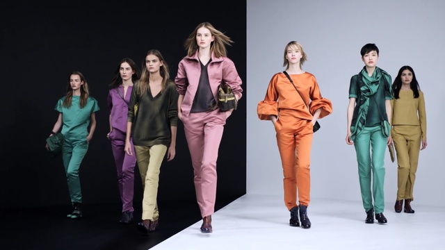 Video Reference: Fashion model, Fashion, Clothing, Green, Fashion design, Runway, Fashion show, Model, Human, Event, Person