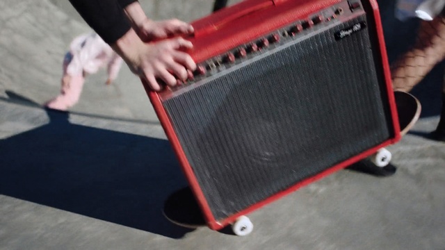 Video Reference: Electronic instrument, Guitar amplifier, Radiator, Musical instrument