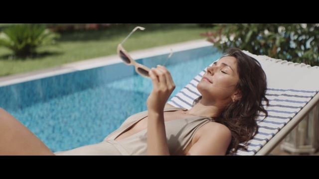 Video Reference: Water, Swimming pool, Beauty, Skin, Nose, Arm, Leisure, Leg, Summer, Black hair