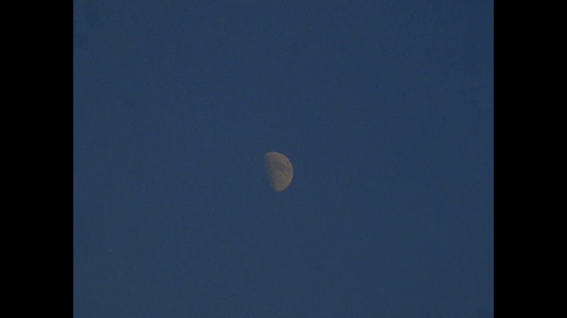 Video Reference: Moon, Sky, Nature, Blue, Atmosphere, Daytime, Astronomical object, Atmospheric phenomenon, Celestial event, Astronomy