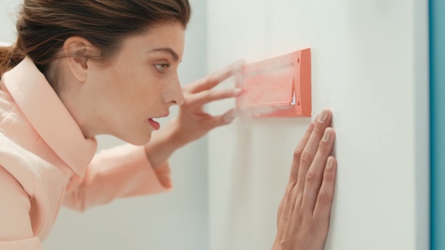 Video Reference: skin, beauty, chin, lip, shoulder, hand, girl, neck