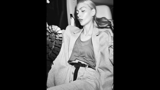 Video Reference: Photograph, Black-and-white, Sitting, Photography, Blond, Leg, Monochrome, Portrait, Monochrome photography, Photo shoot