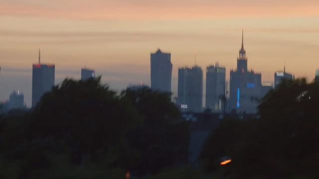 Video Reference: Sky, City, Metropolitan area, Urban area, Skyline, Cityscape, Human settlement, Atmospheric phenomenon, Skyscraper, Metropolis